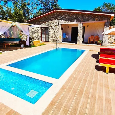 Kayakoy'de Jakuzili, Havuzlu, Cocuk Havuzlu Muhafazakar Villa *
