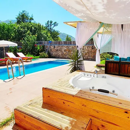 Kayakoy'de Jakuzili, Havuzlu, Cocuk Havuzlu Muhafazakar Villa