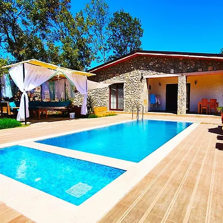 Kayakoy'de Jakuzili, Havuzlu, Cocuk Havuzlu Muhafazakar Villa *